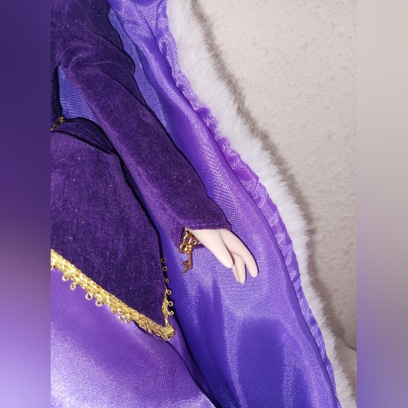 Porcelain Princess Aurora doll - Picture 7 of 8